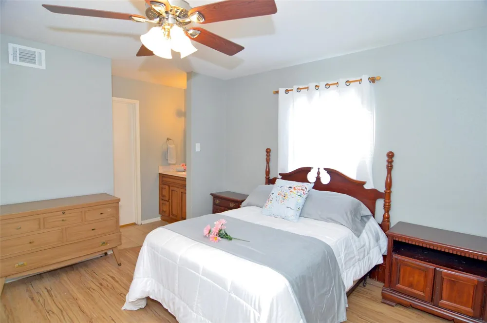 18800 Egret Bay Boulevard #1201 Webster, TX 77058