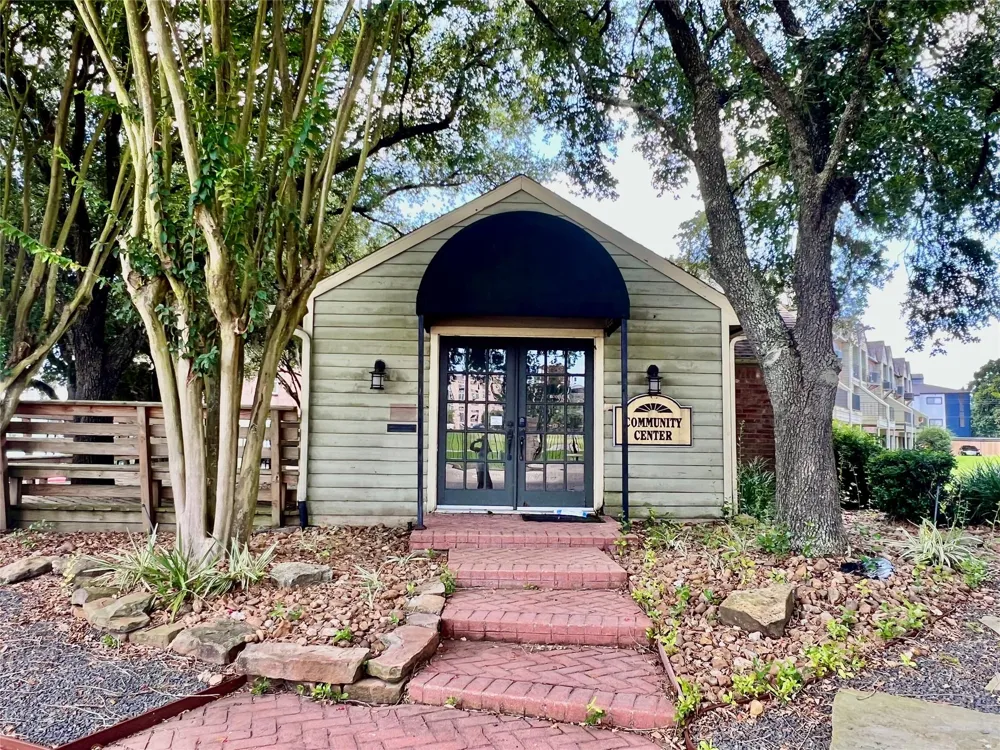 18800 Egret Bay Boulevard #1201 Webster, TX 77058