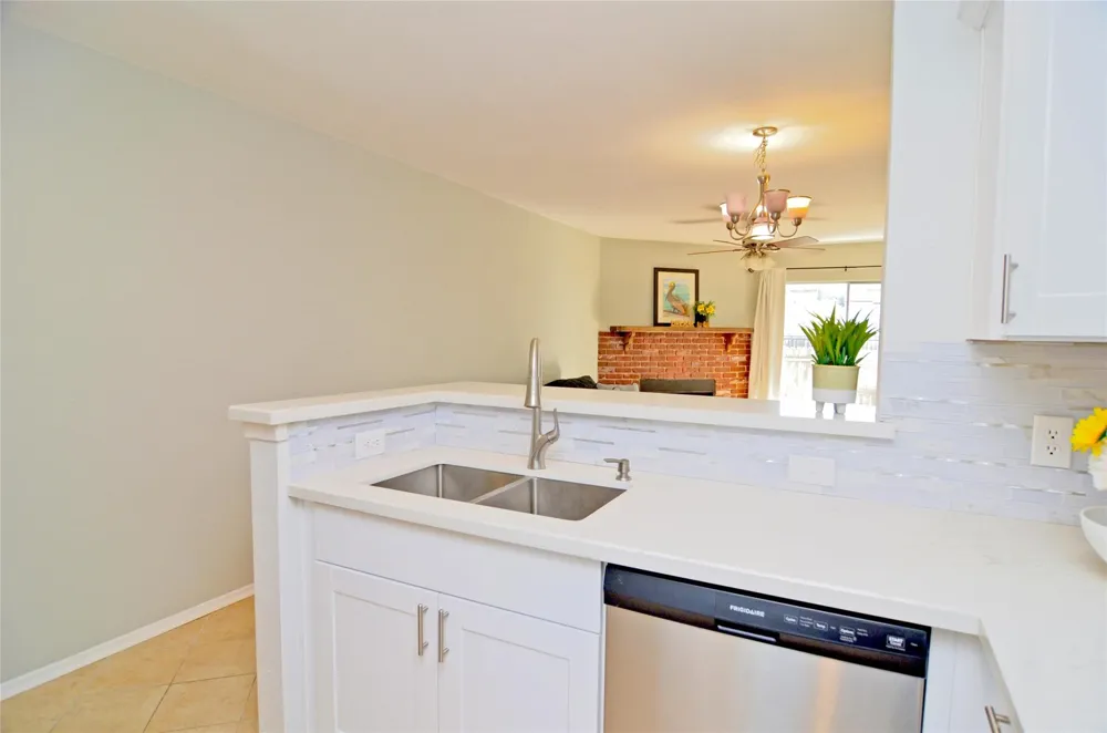 18800 Egret Bay Boulevard #1201 Webster, TX 77058