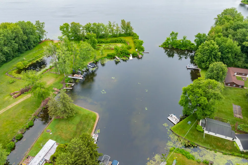 52135 Nancy Lane Three Rivers, MI 49093