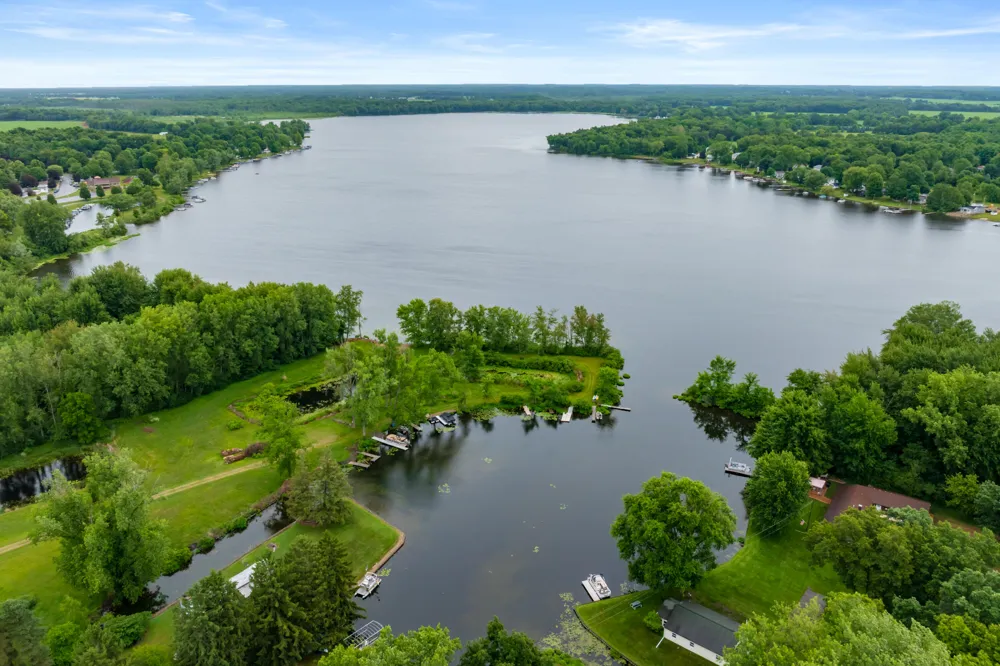 52135 Nancy Lane Three Rivers, MI 49093