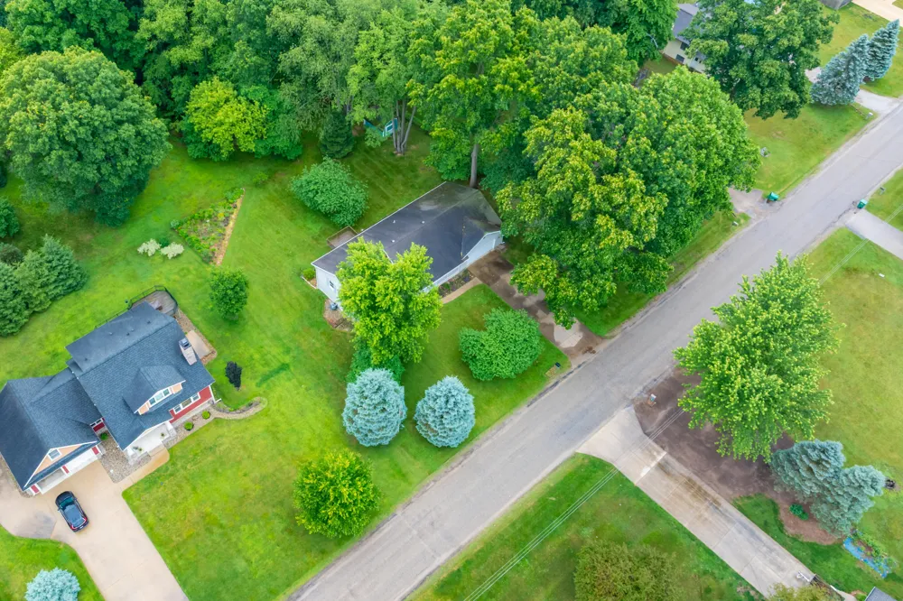 52135 Nancy Lane Three Rivers, MI 49093