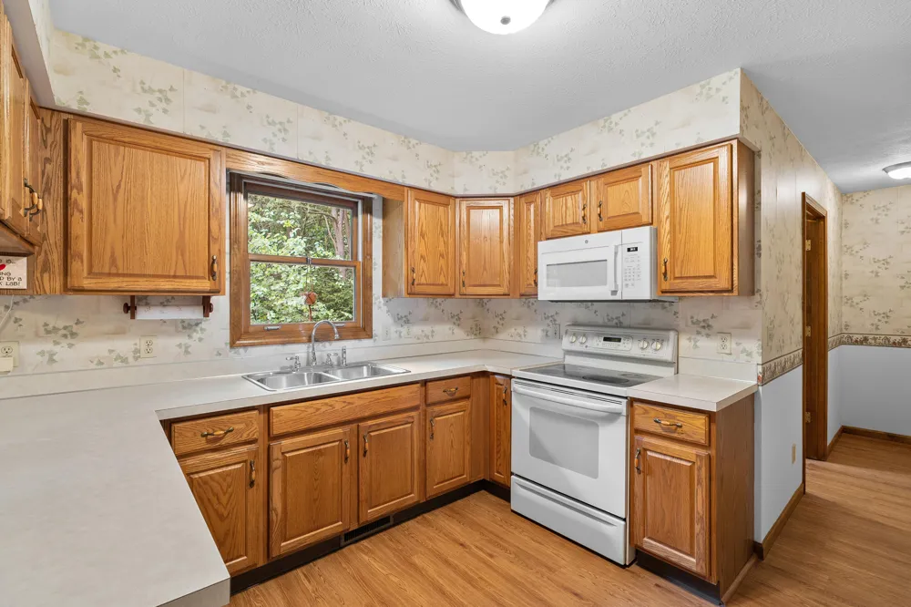 52135 Nancy Lane Three Rivers, MI 49093