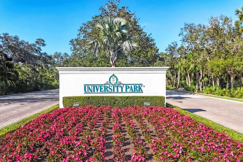 7906 WHITEBRIDGE GLEN University Park, FL 34201