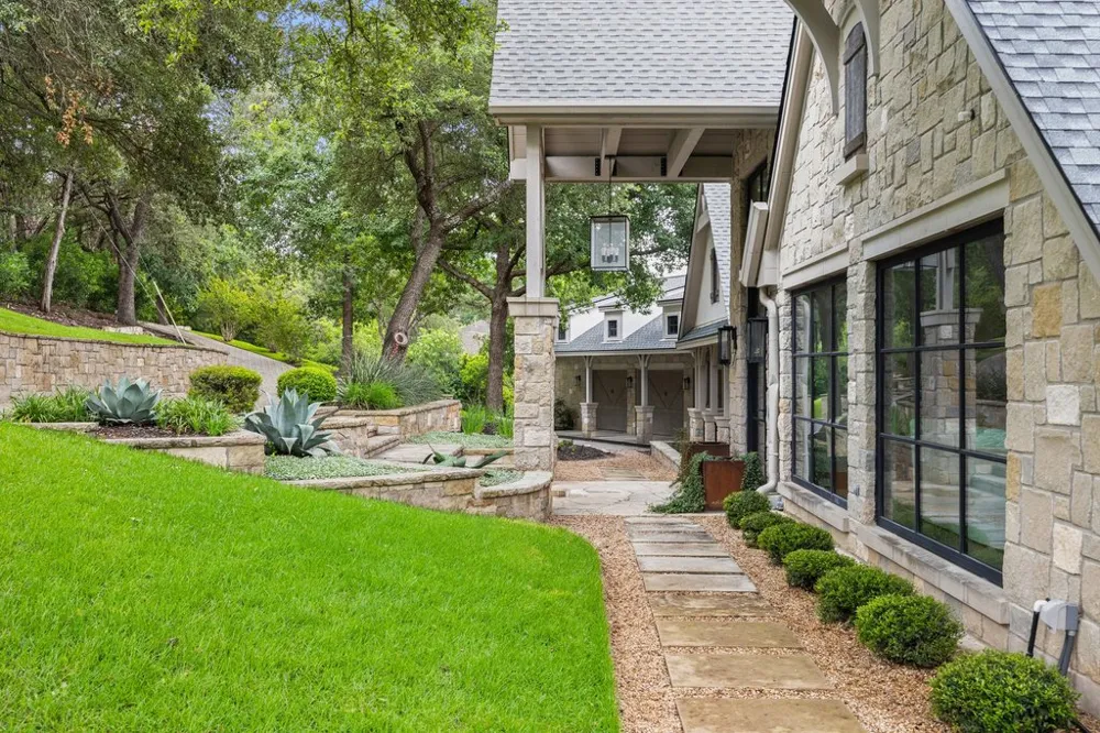 1421 Circle Ridge Drive West Lake Hills, TX 78746