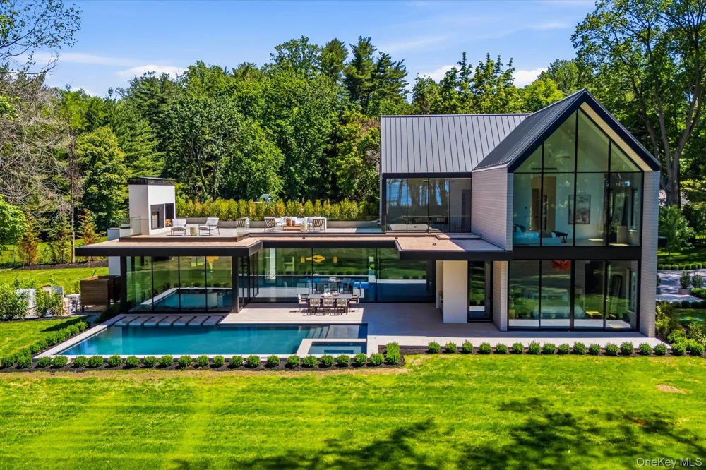 28 Watch Way Lloyd Harbor, NY 11743