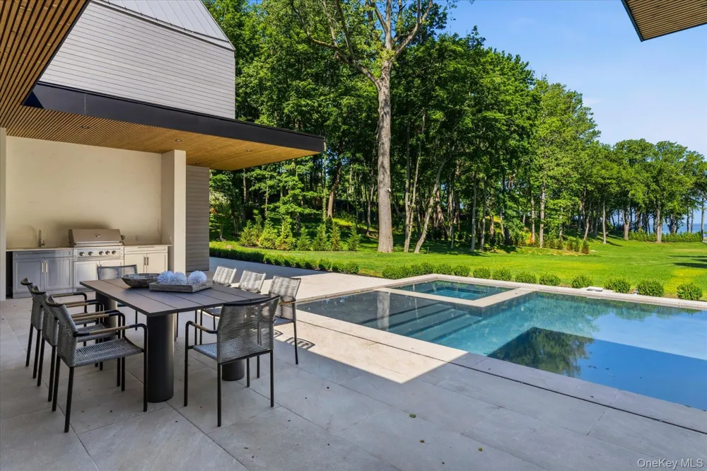 28 Watch Way Lloyd Harbor, NY 11743