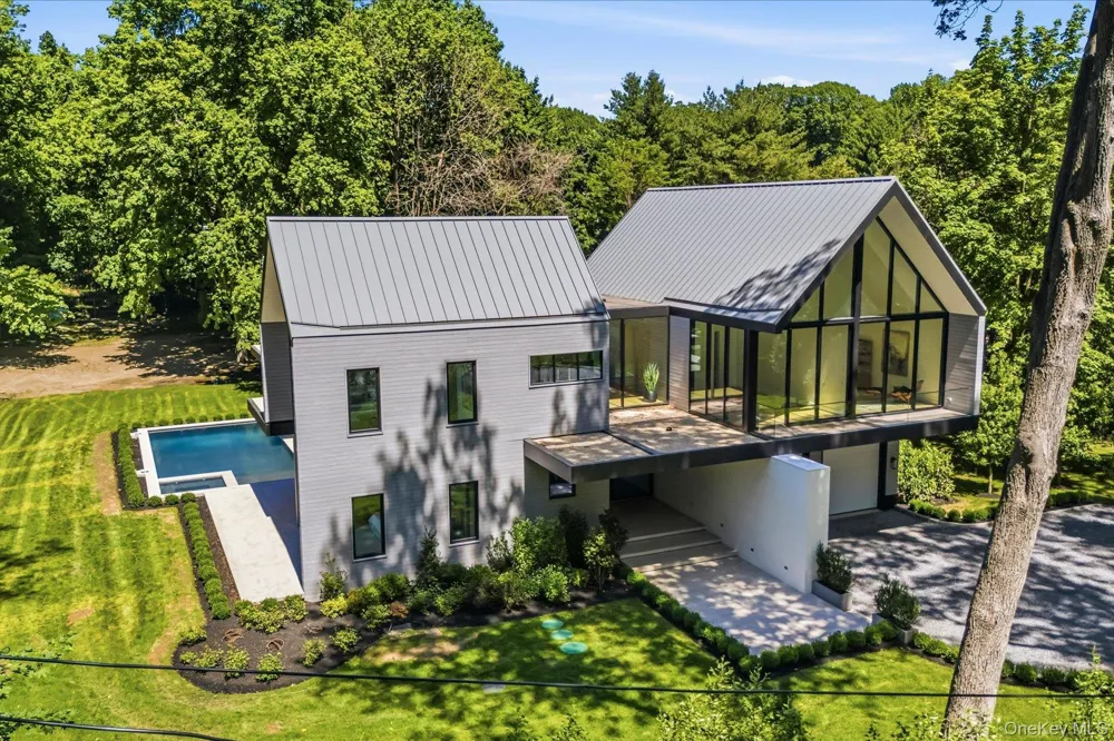 28 Watch Way Lloyd Harbor, NY 11743