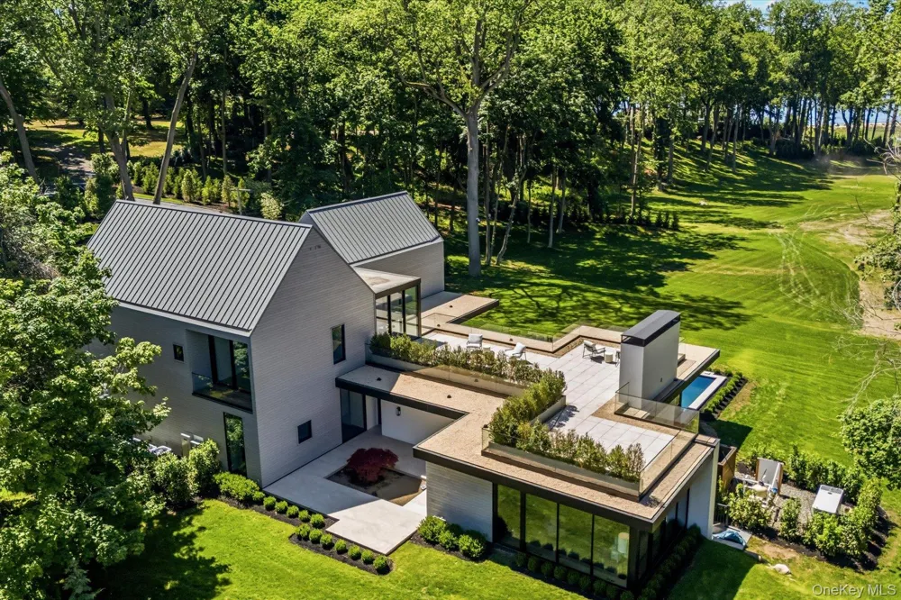 28 Watch Way Lloyd Harbor, NY 11743