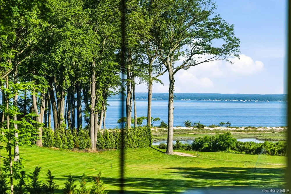28 Watch Way Lloyd Harbor, NY 11743