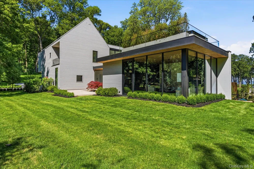 28 Watch Way Lloyd Harbor, NY 11743