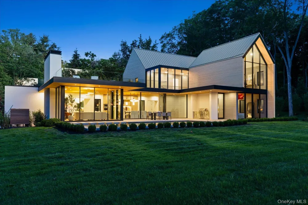 28 Watch Way Lloyd Harbor, NY 11743