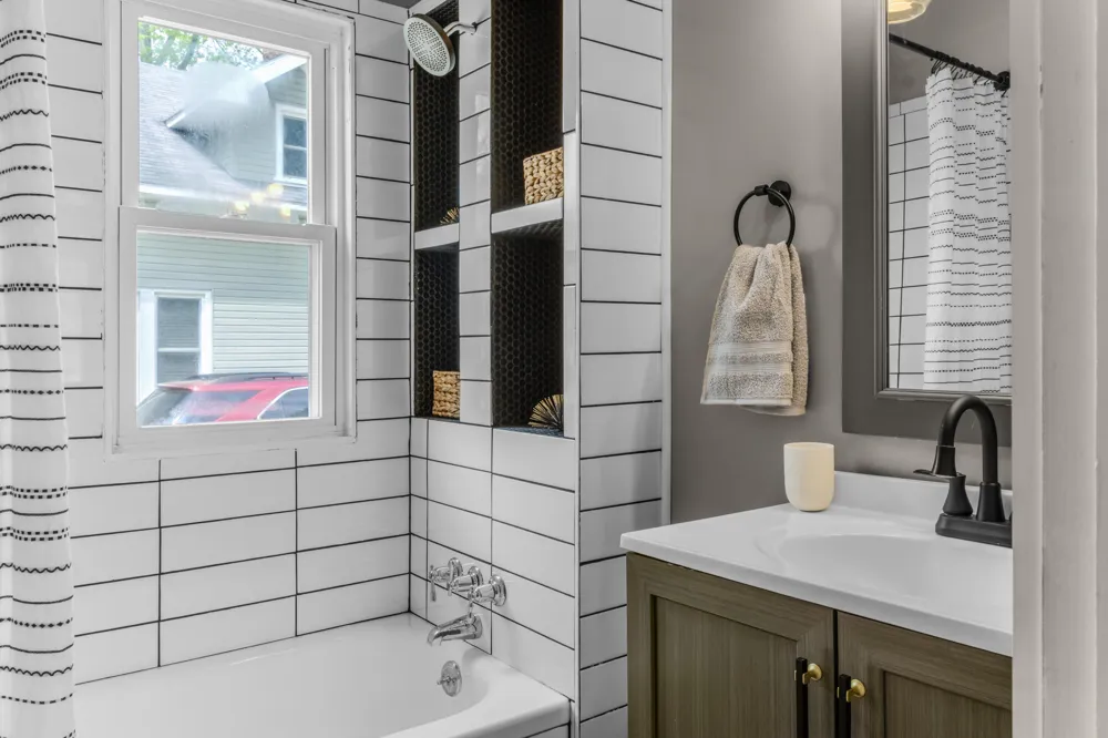 819 Harding Street NW Walker City, MI 49544