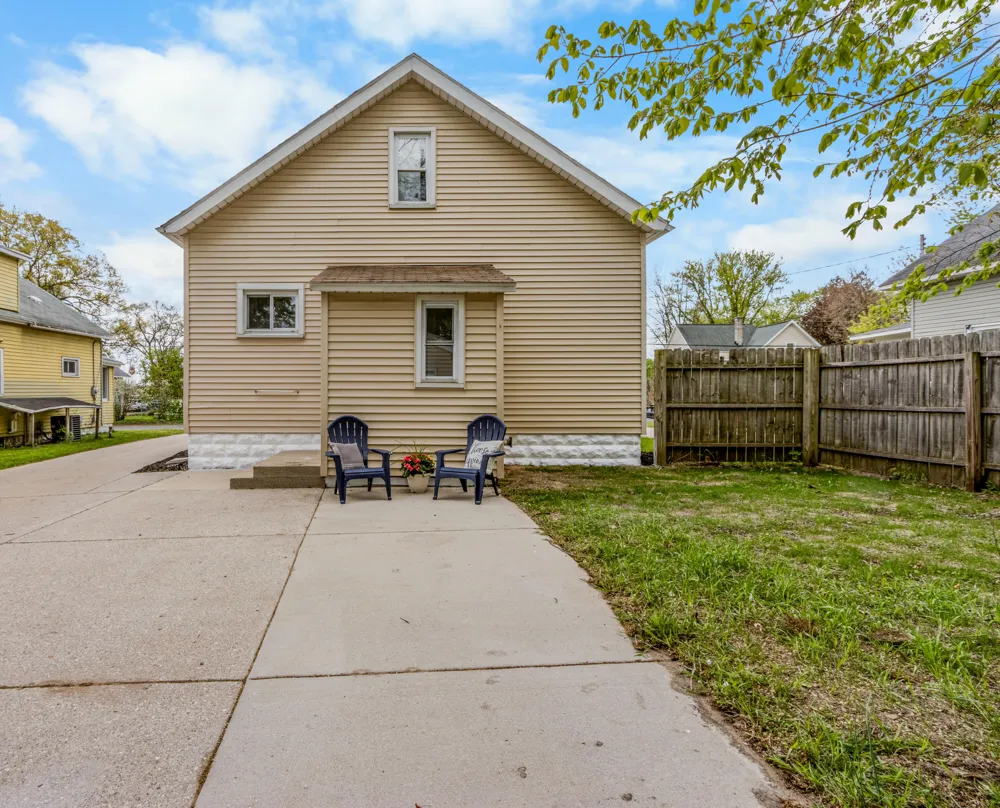 819 Harding Street NW Walker City, MI 49544