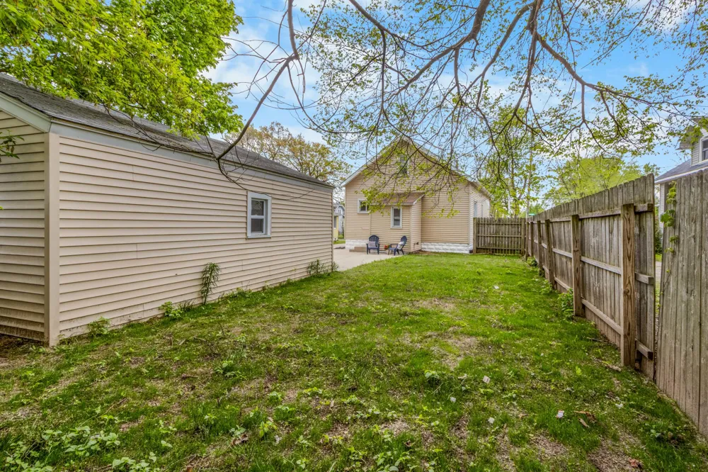 819 Harding Street NW Walker City, MI 49544
