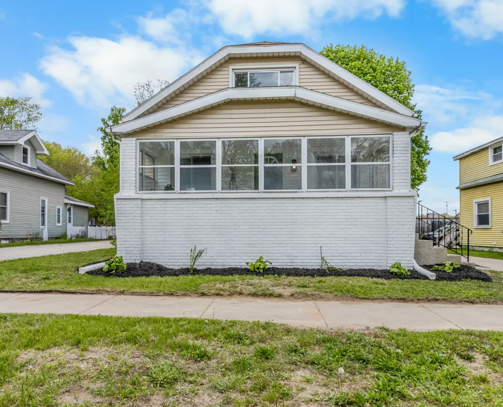 819 Harding Street NW Walker City, MI 49544