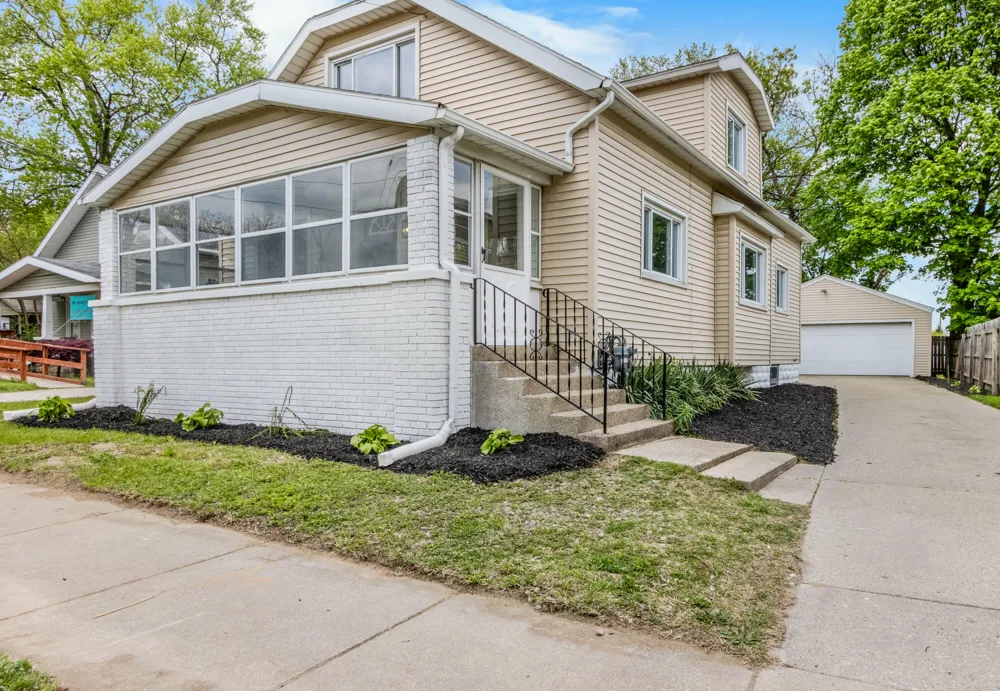 819 Harding Street NW Walker City, MI 49544