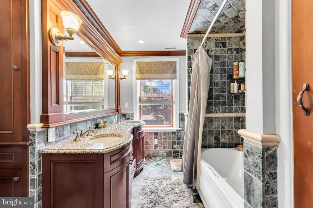 817 WASHINGTON AVENUE Palmyra, NJ 08065
