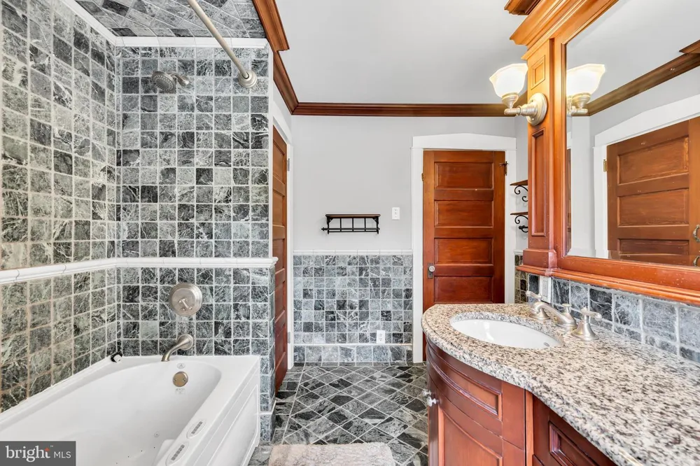 817 WASHINGTON AVENUE Palmyra, NJ 08065