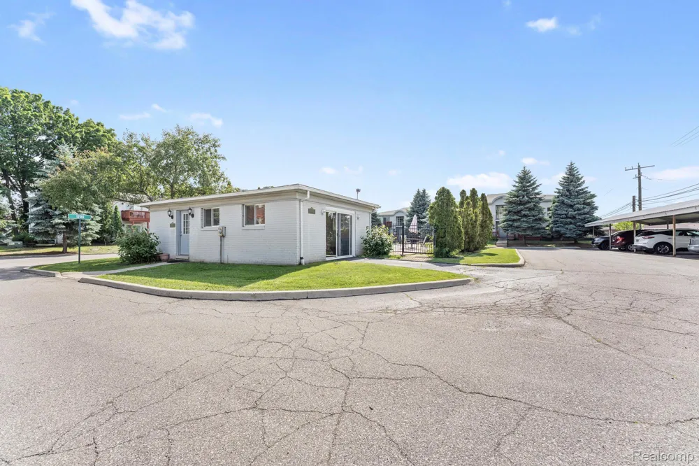 1714 Fort Street Trenton City, MI 48183