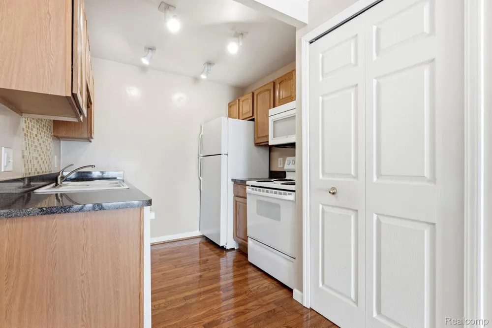 1714 Fort Street Trenton City, MI 48183