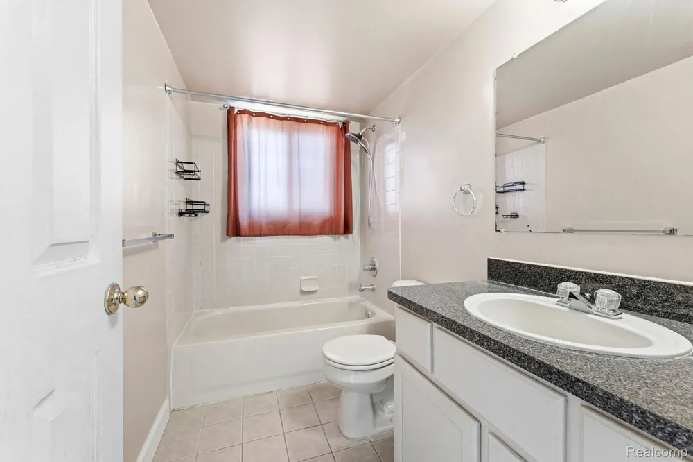 1714 Fort Street Trenton City, MI 48183