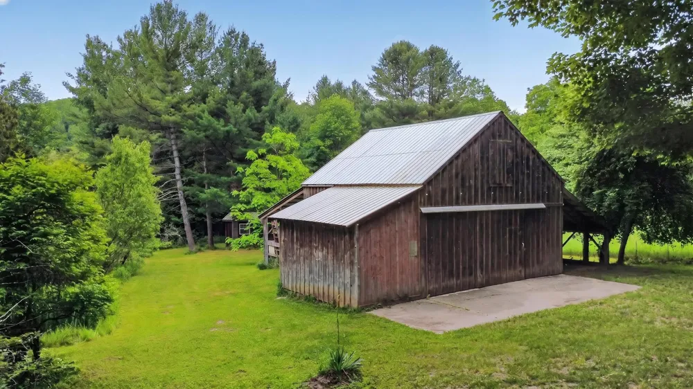 5885 Cedar Valley Road Long Lake Township, MI 49684