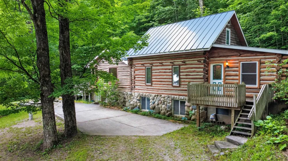 5885 Cedar Valley Road Long Lake Township, MI 49684