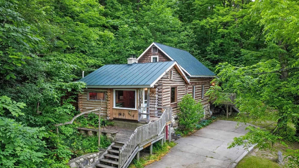 5885 Cedar Valley Road Long Lake Township, MI 49684