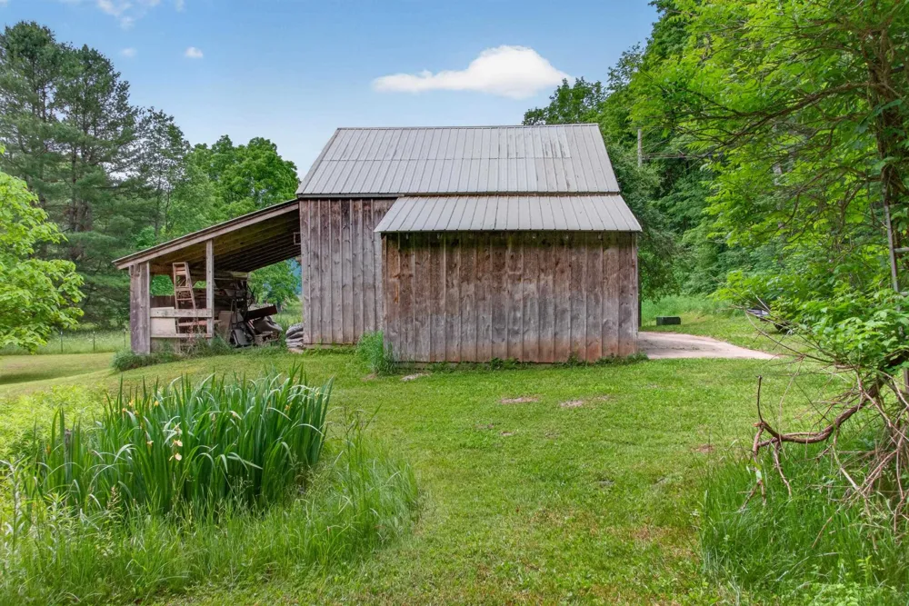 5885 Cedar Valley Road Long Lake Township, MI 49684