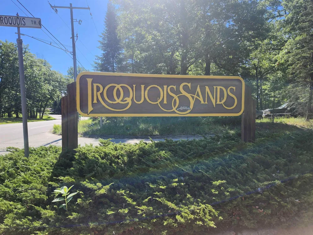 1660 Iroquois Trail Grant Township, MI 48748