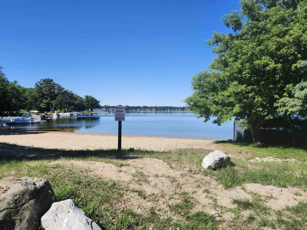 1660 Iroquois Trail Grant Township, MI 48748