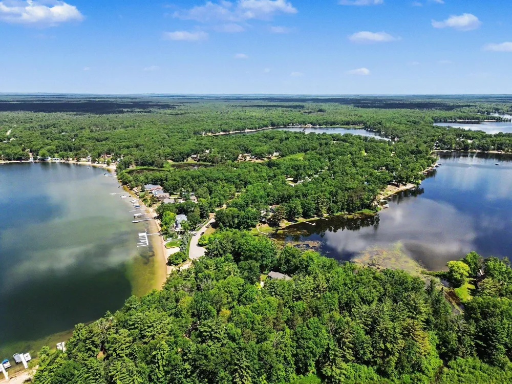 1660 Iroquois Trail Grant Township, MI 48748