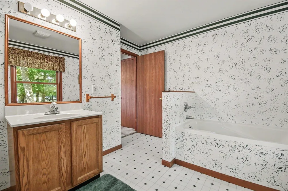 1660 Iroquois Trail Grant Township, MI 48748