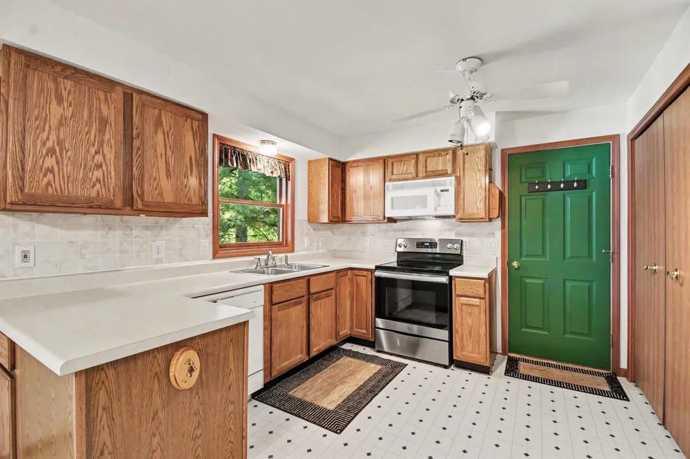1660 Iroquois Trail Grant Township, MI 48748