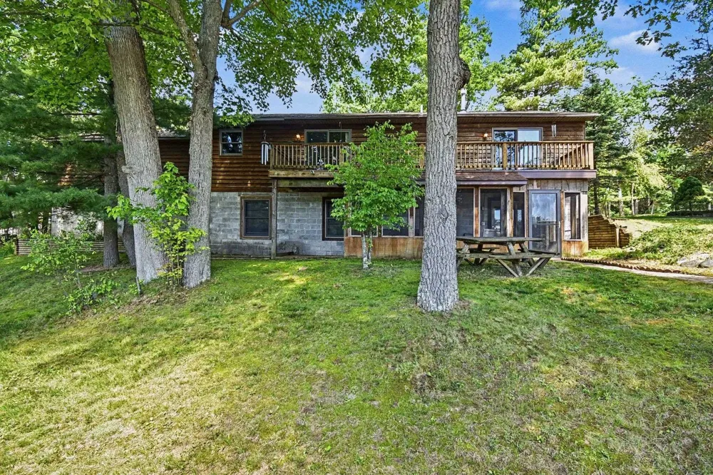 1660 Iroquois Trail Grant Township, MI 48748
