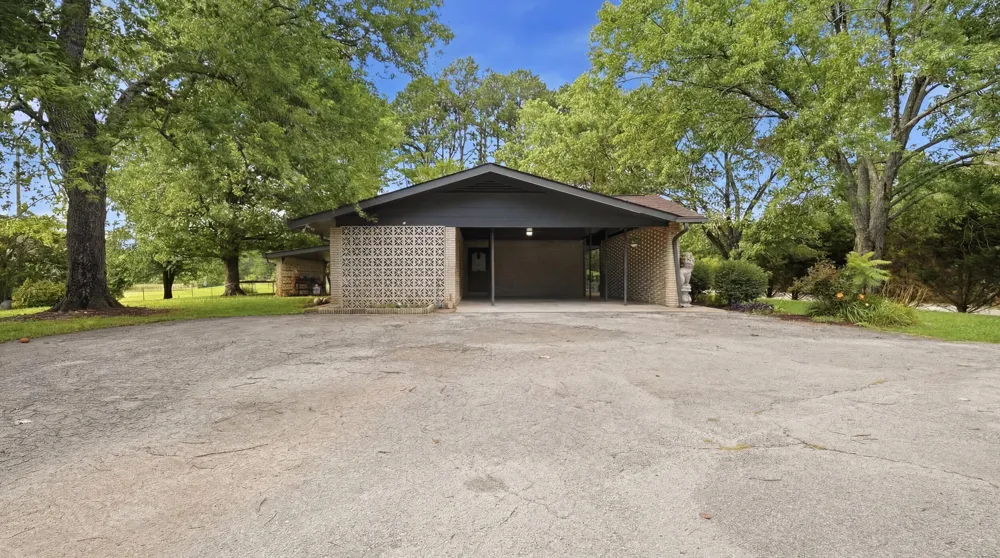 4989 Cleveland Highway Cohutta, GA 30710
