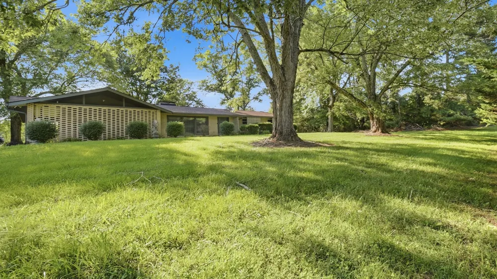 4989 Cleveland Highway Cohutta, GA 30710