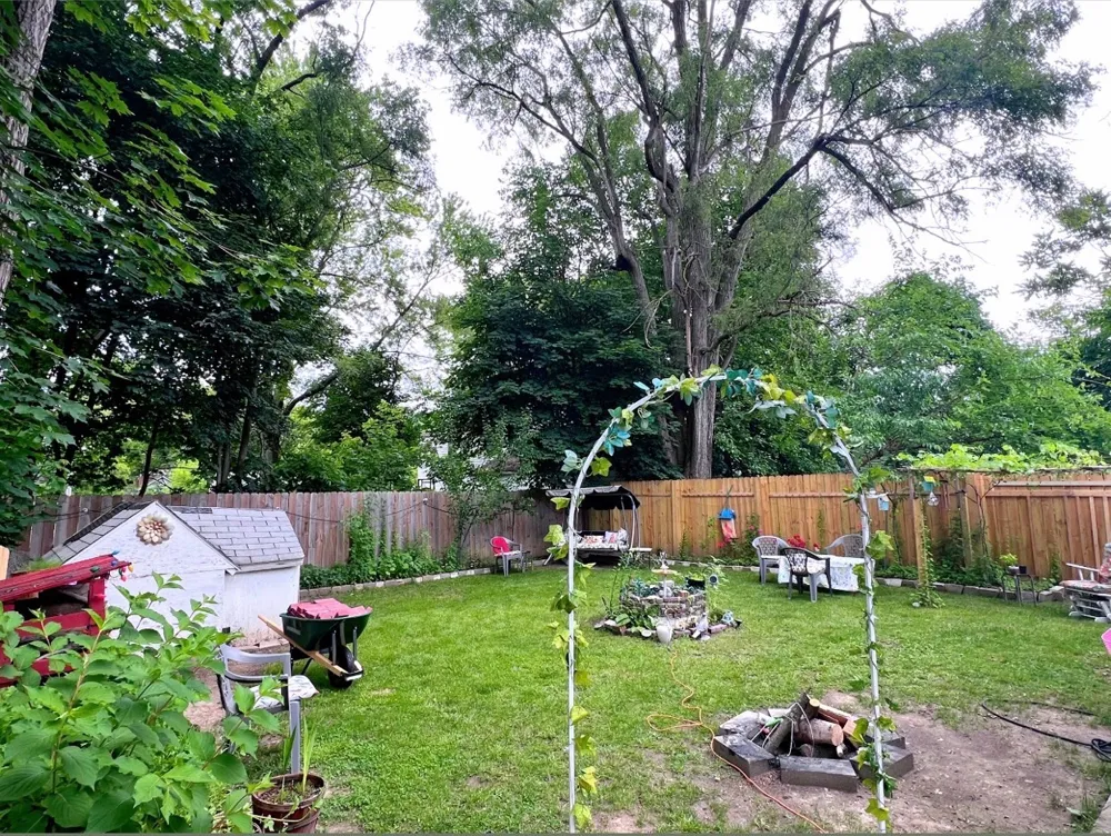 2944 Wolcott Flint, MI 48504