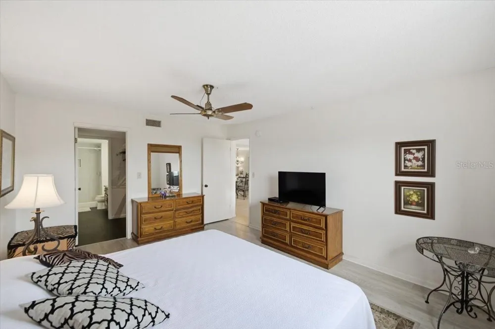 7050 SUNSET DRIVE S #216 South Pasadena, FL 33707