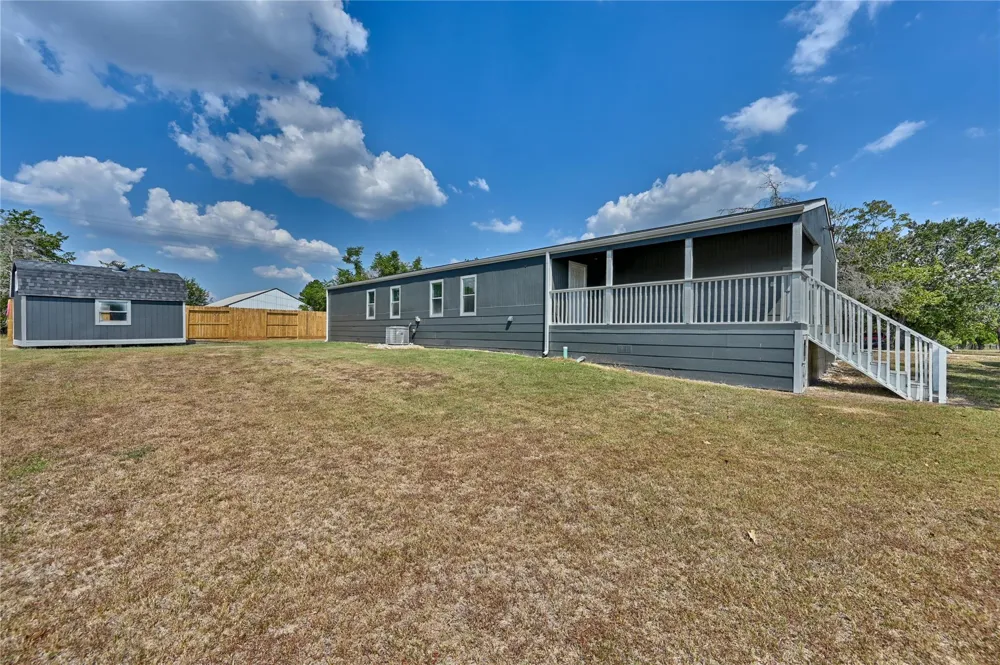 9137 Conner Road Washington, TX 77880