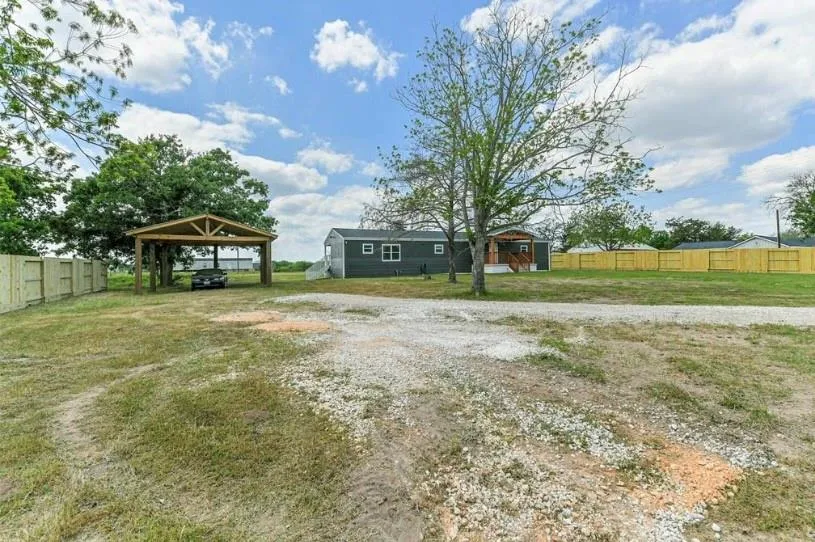 9137 Conner Road Washington, TX 77880