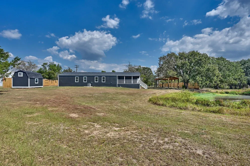 9137 Conner Road Washington, TX 77880