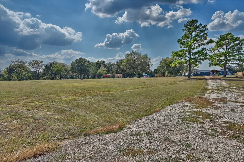 9137 Conner Road Washington, TX 77880