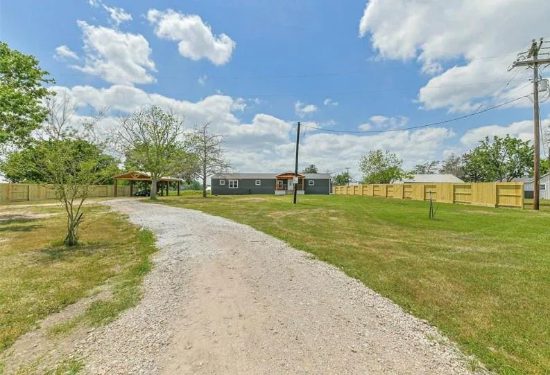 9137 Conner Road Washington, TX 77880