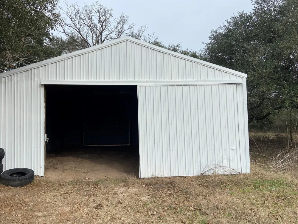 9137 Conner Road Washington, TX 77880