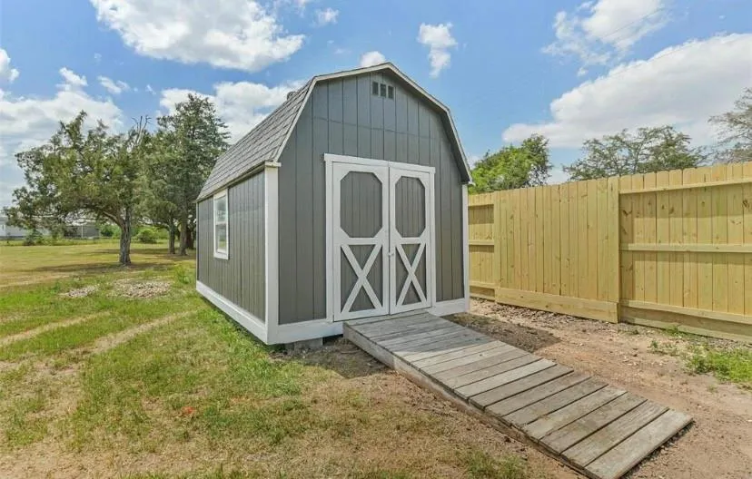 9137 Conner Road Washington, TX 77880