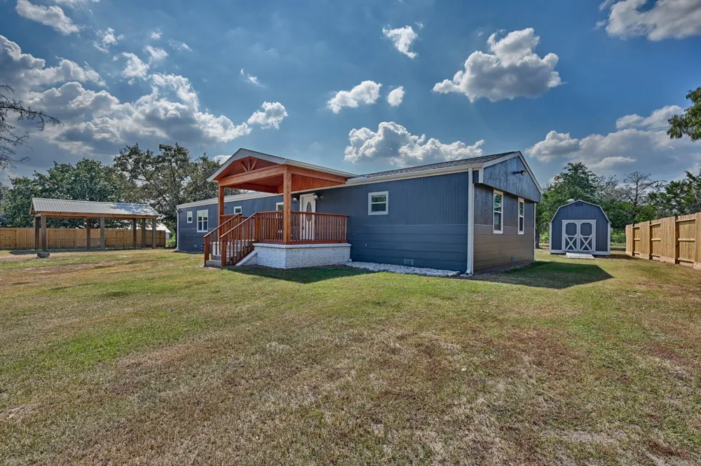 9137 Conner Road Washington, TX 77880
