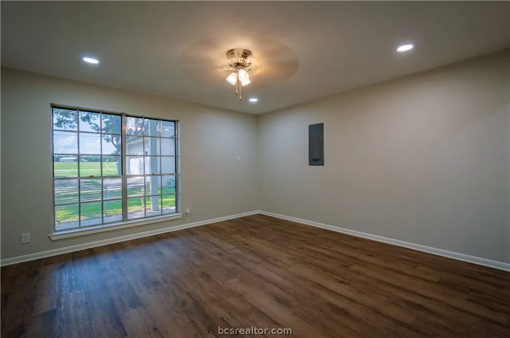 38 Golfview Drive Hilltop Lakes, TX 77871
