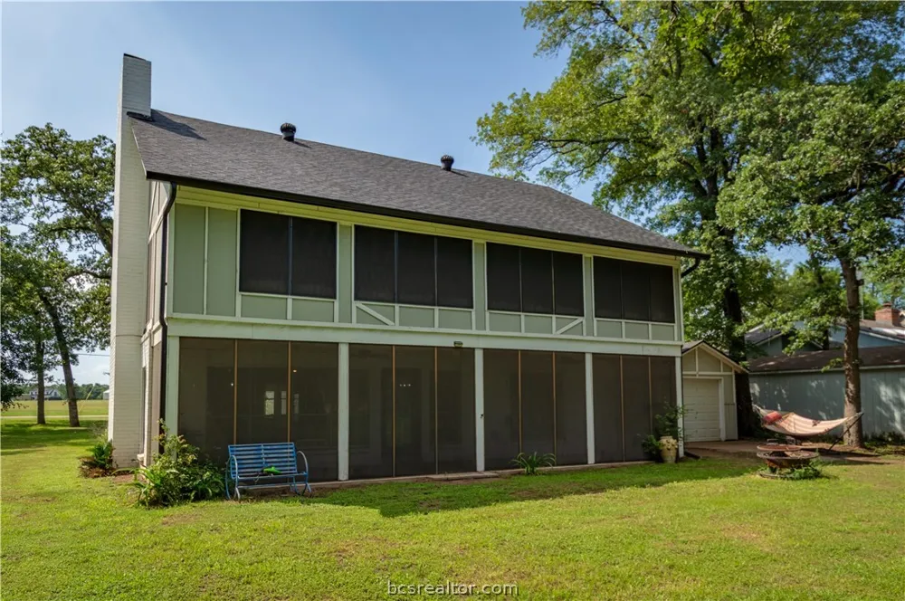 38 Golfview Drive Hilltop Lakes, TX 77871